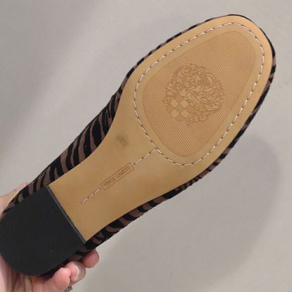 👍 Vince Camuto Size 6.5 Wide  Leather Loafers   A14 - Picture 4 of 4